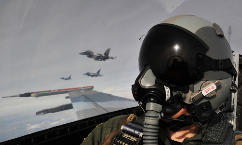 Phi công tiêm kích có thể bất tỉnh khi thực hiện những động tác tăng tốc quá nhanh. Ảnh: Aviationist.