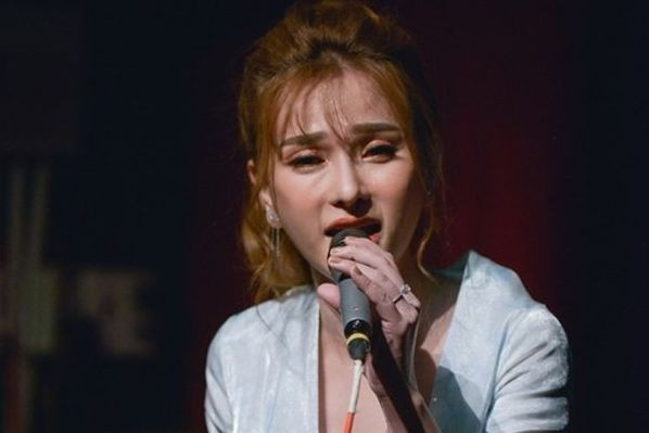 Showbiz 7/8: Thu Thủy lần đầu xuất hiện sau ồn ào chồng cấu tay con trai