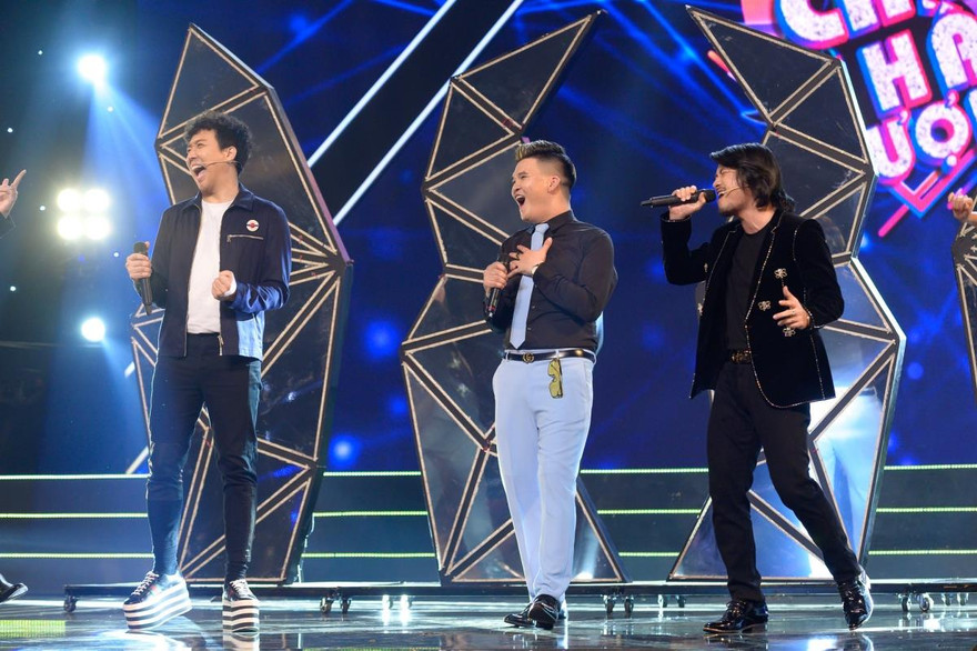 Trấn Thành ‘đứng hình’ khi đạo diễn Hoàng Nhật Nam hát hit của Mr.Đàm