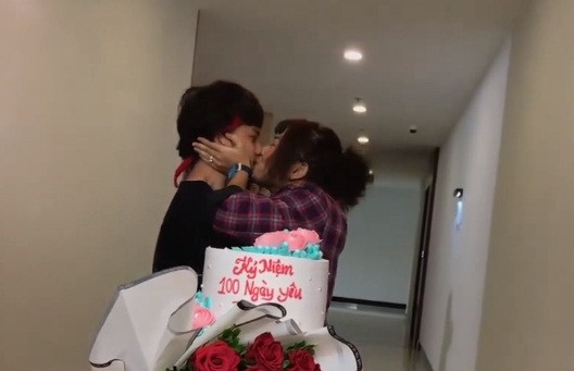 Cảnh hôn đồng giới khiến nhân vật chính- Bảo Hân phát sốt. 