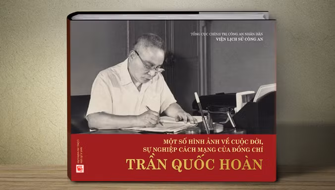 Bìa cuốn sách.