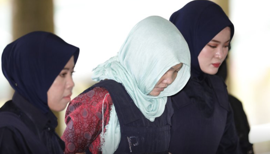 Đoàn Thị Hương ra toà sáng nay. (Ảnh; AP)