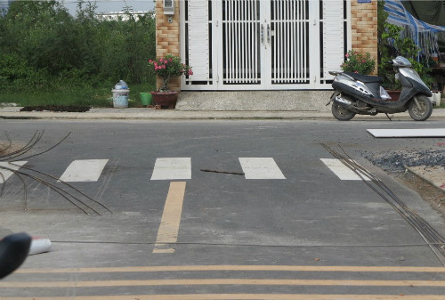 Dù nhiều người nói, mua nhà ở ngã ba đường là không nên, nhưng anh Bình thấy quyết định của mình là đúng và phù hợp. Ảnh: P.T.