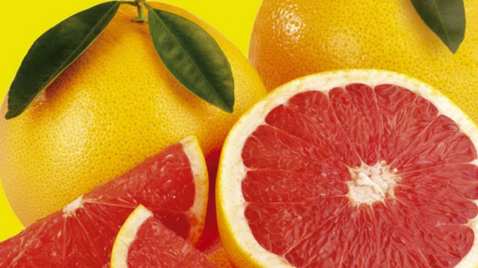 Cùng với chế độ dinh dưỡng và luyện tập tốt, ăn nửa trái bưởi trước mỗi bữa ăn hoặc uống nước bưởi mỗi ngày ba lần sẽ giúp bạn giảm 1,4 kilogram trong vòng bốn tuần và giúp cho cơ thể khỏe và được lọc sạch. Nguồn: REX.
