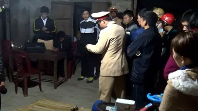 Cơ quan công an bắt giữ tài xế đổ đá xuống đường để tháo chạy.