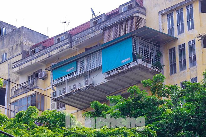 Thanh tra xây dựng 'tuyên bố chịu thua' nạn 'chuồng cọp' bao phủ chung cư? 