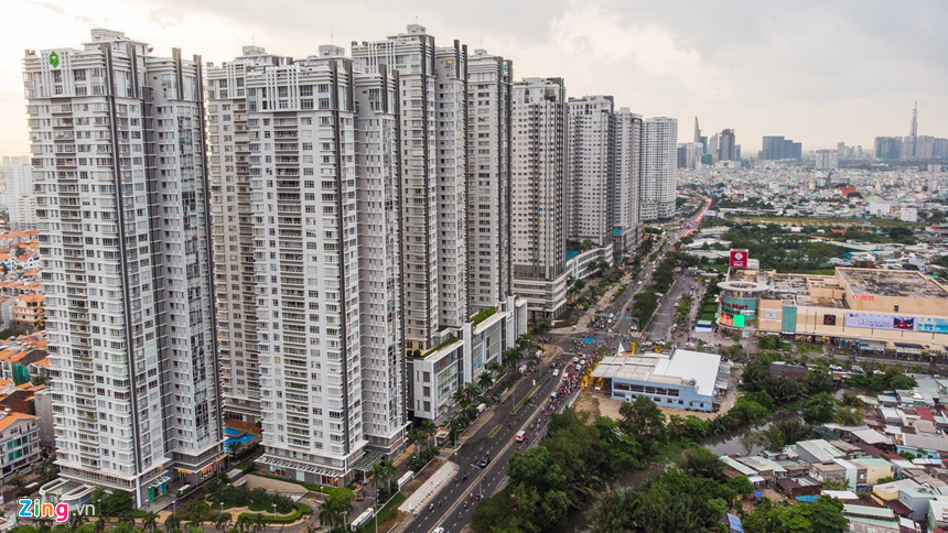 "Rừng" chung cư trên đường Nguyễn Hữu Thọ (TP.HCM). Ảnh: Quỳnh Trang.