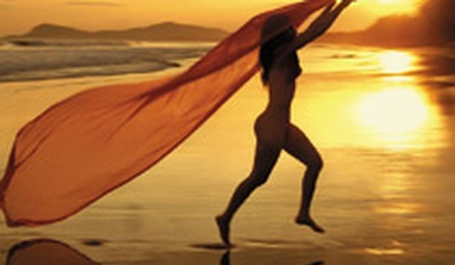 Ảnh khoả thân tuyệt đẹp trong sách nude Thái Phiên đoạt giải thưởng