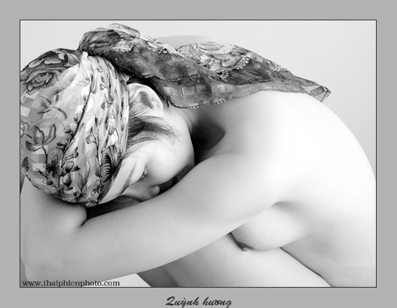 Thái Phiên tiếp tục triển lãm ảnh nude