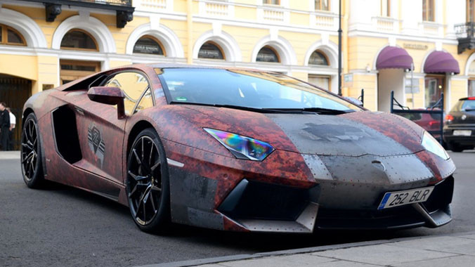 "Siêu bò" từng xuất hiện tại Saint Petersburg, Nga vào giữa năm 2014, nhưng biển số là của Estonia.