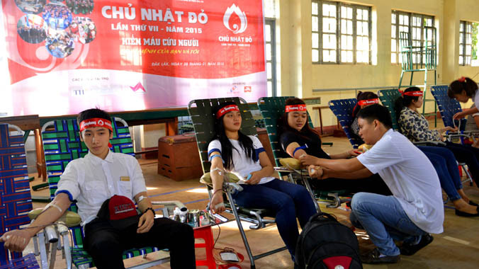 Hiến máu tại Cao đẳng Sư phạm Đắk Lắk.