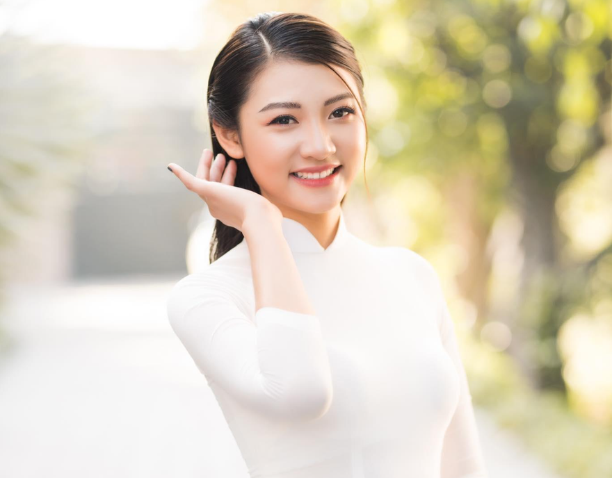 Đinh Phương Mỹ Duyên giành danh hiệu Người đẹp Tài năng trong cuộc thi Hoa hậu Việt Nam 2018. 