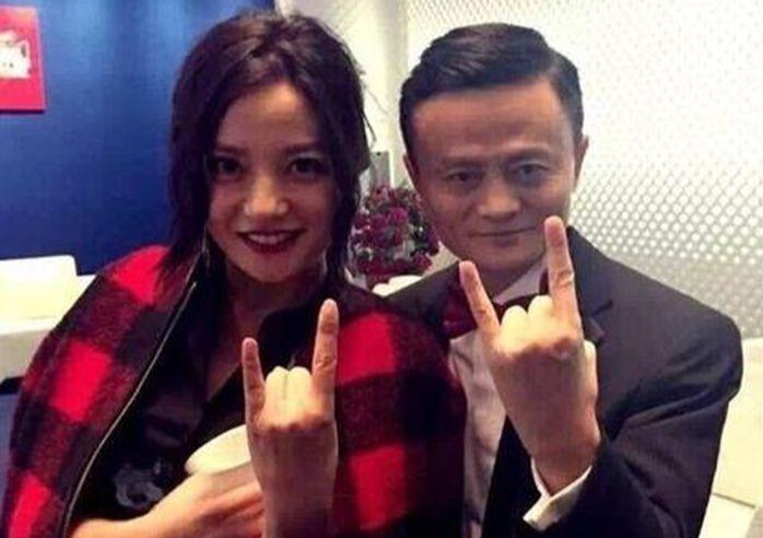 Showbiz 4/9: Thêm tin đồn chấn động về scandal của Triệu Vy