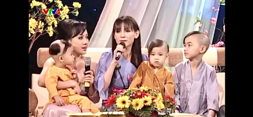 BTV Hoài Anh bồi hồi nhớ lại kỉ niệm cùng Phi Nhung và các con nuôi 