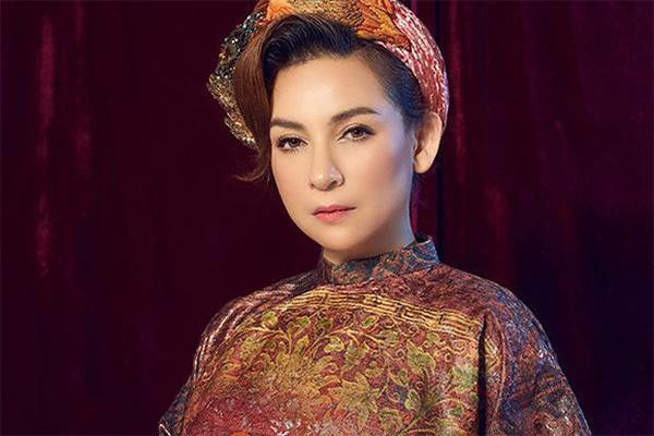 Ca sĩ Phi Nhung. 