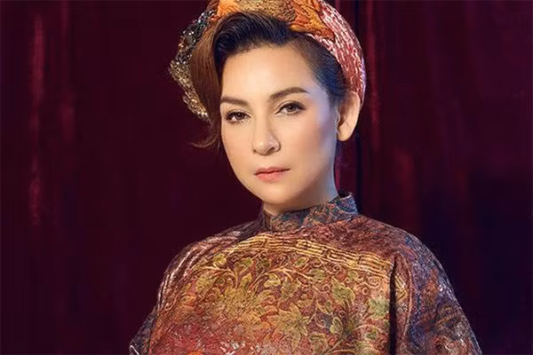 Ca sĩ Phi Nhung. 