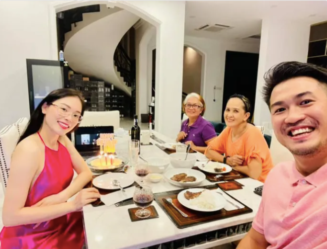 Showbiz 1/9: Phillip Nguyễn khoe ảnh sinh nhật Linh Rin, hé lộ góc căn biệt thự khủng