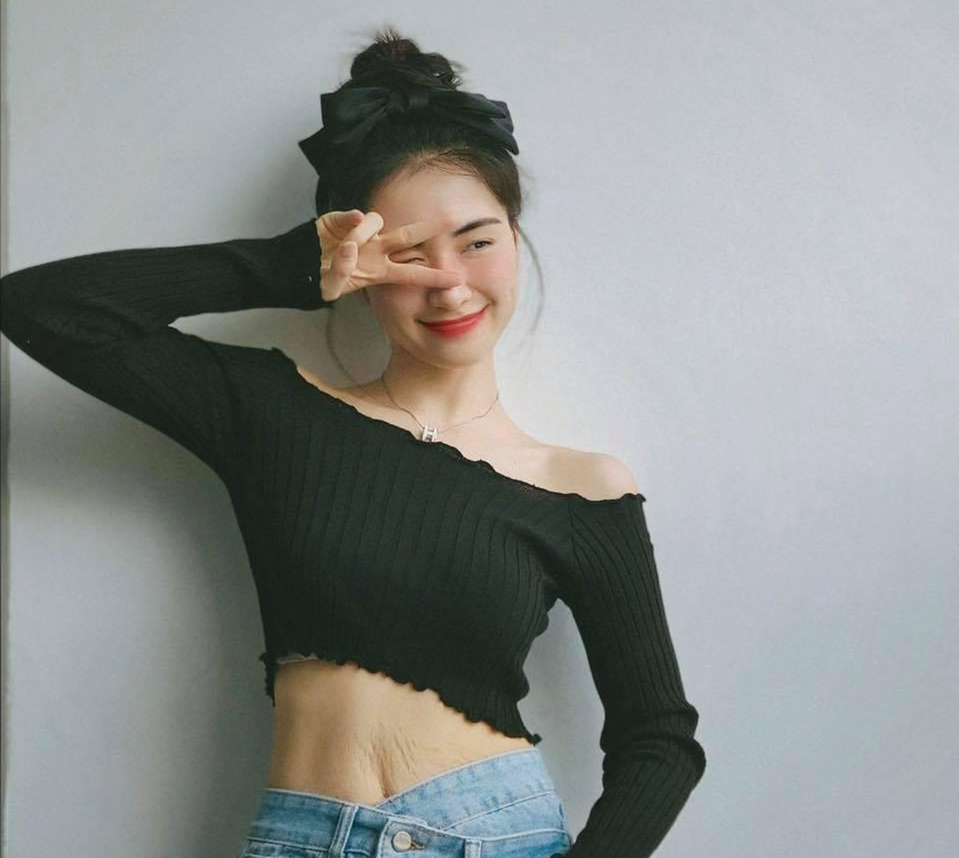 Showbiz 26/9: Hoà Minzy tự tin đăng ảnh chi chít vết rạn sau sinh, chồng đại gia nói gì?