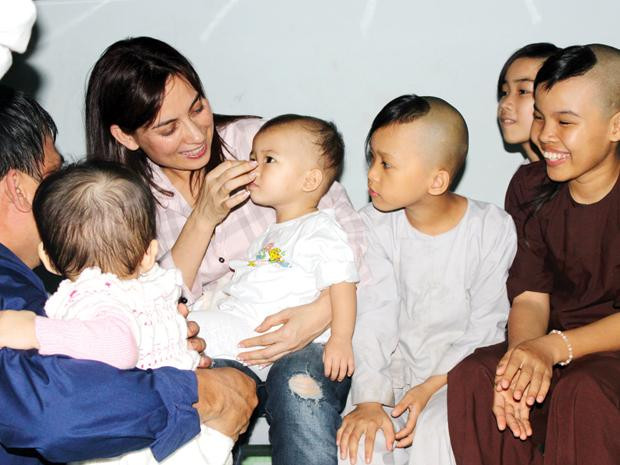 Điều trăn trở của Phi Nhung về 23 đứa trẻ cô nhận nuôi