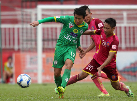 Sài Gòn FC (tím) - XSKT Cần Thơ