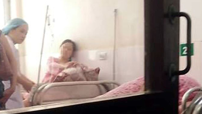 Hai người phụ nữ mang bầu bị thương trong vụ tai nạn được đưa đi cấp cứu tại bệnh viện.