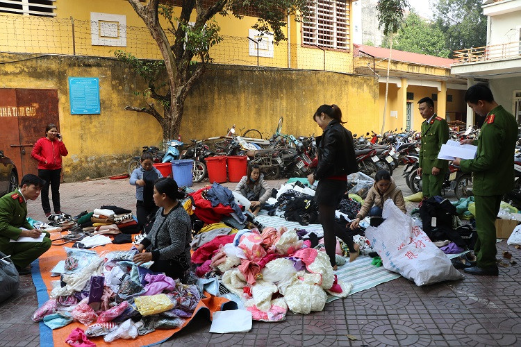 Nhiều tài sản bị đối tượng trộm cắp tại các cửa hàng. Ảnh: Công an Vĩnh Phúc.