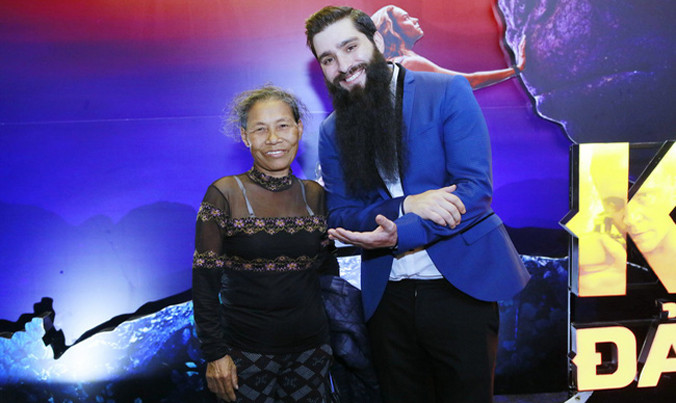 Bà Vân và đạo diễn của "Kong: Skull Island".