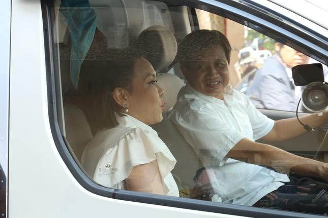 Việt Hương thông báo xe cứu thương mua tặng ông Đoàn Ngọc Hải đã về Việt Nam