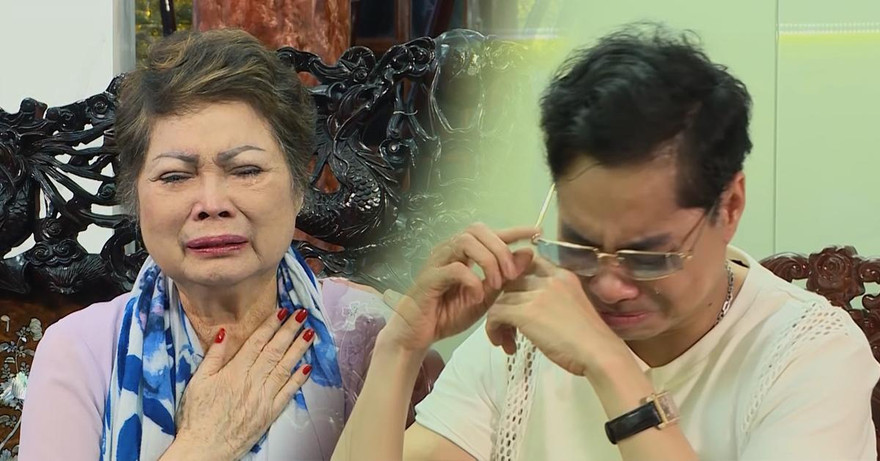 Ca sĩ Ngọc Sơn và mẹ. 