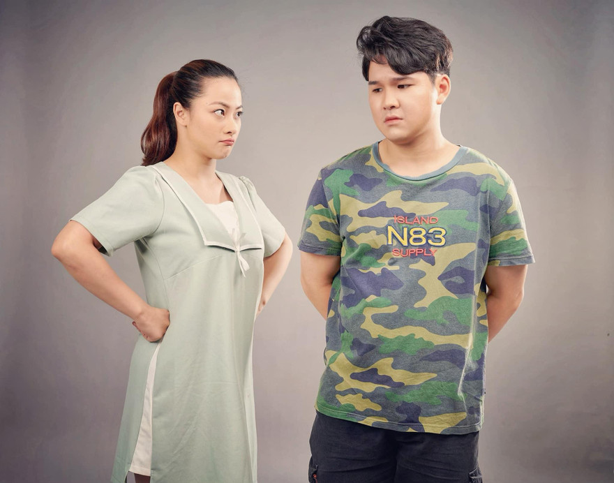 Bên cạnh chuyện tình của Đồng-Lệ thì cặp đôi Núi-Hoa trong 'Mùa hoa tìm lại' cũng khiến nhiều khán giả tò mò. Cả hai liên tục mang đến tiếng cười cho người xem từ những tình tiết nhỏ trong phim. 