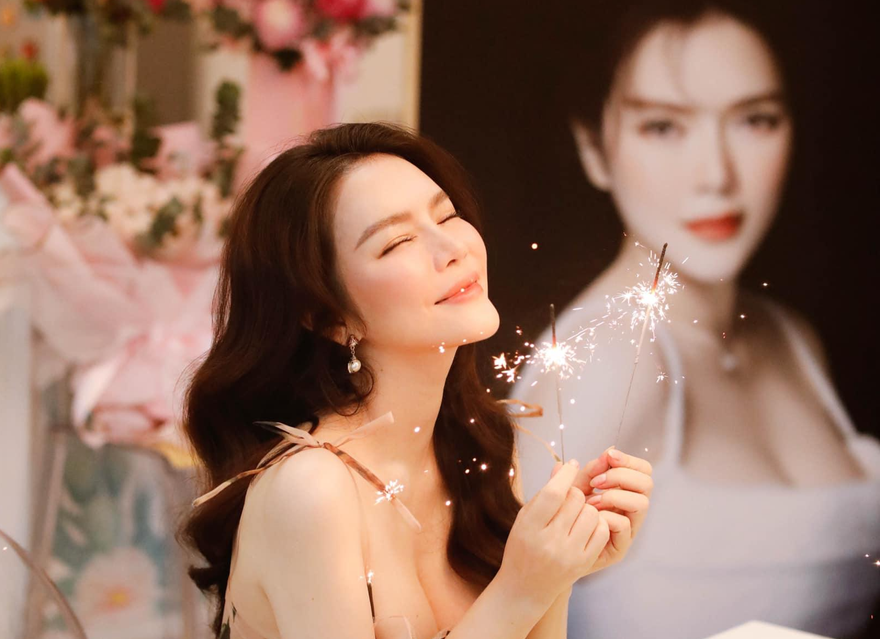 Showbiz 20/7: Lý Nhã Kỳ tiết lộ lý do đón sinh nhật một mình vẫn thấy hạnh phúc