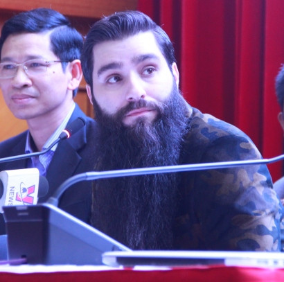 Đạo diễn Jordan Vogt-Roberts hứa hẹn làm cho thế giới biết đến Việt Nam nhiều hơn, nhất là các nhà làm phim. Ảnh: TOAN TOAN
