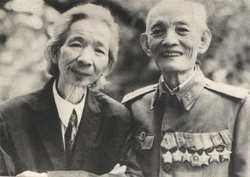 NSND Đinh Ngọc Liên (phải) là một trong bảy trường hợp được Bộ VHTTDL báo cáo Thủ tướng xem xét tặng Giải thưởng Hồ Chí Minh đợt này