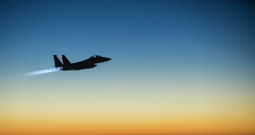 Một chiếc F-15E của Không quân Mỹ bay ở Iraq năm 2014