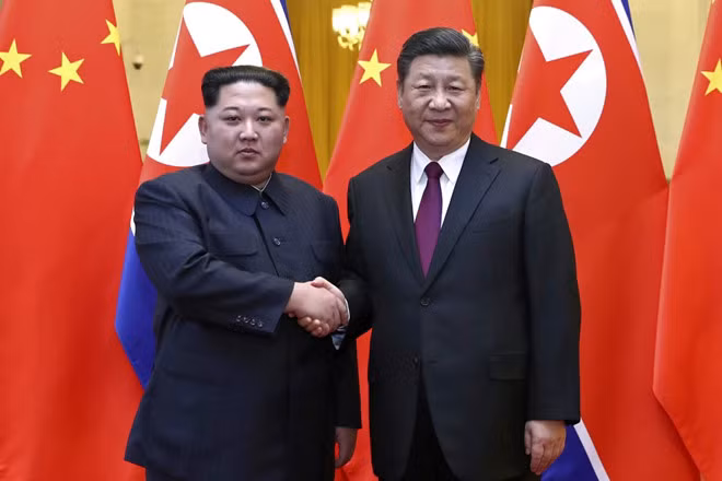 Chủ tịch Triều Tiên Kim Jong-un bí mật đến Bắc Kinh gặp Chủ tịch Trung Quốc Tập Cận Bình. Ảnh: Tân Hoa Xã