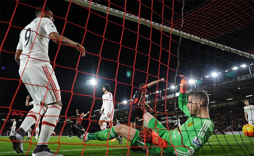 Hàng công thiếu sắc, hàng thủ của Man Utd bây giờ cũng có vấn đề. Ảnh: Reuters.