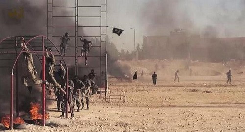 Một lớp huấn luyện của chiến binh IS. Ảnh: RT.