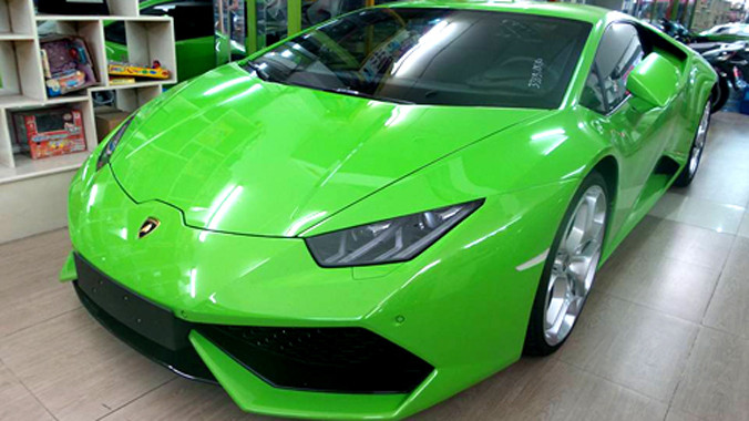 Lamborghini Huracan tại một đại lý xe nhập ở Sài Gòn. Ảnh: Thông Nguyễn.