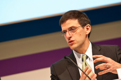 Quyền Thứ trưởng Tài chính Mỹ Adam Szubin. Ảnh: Sibos.