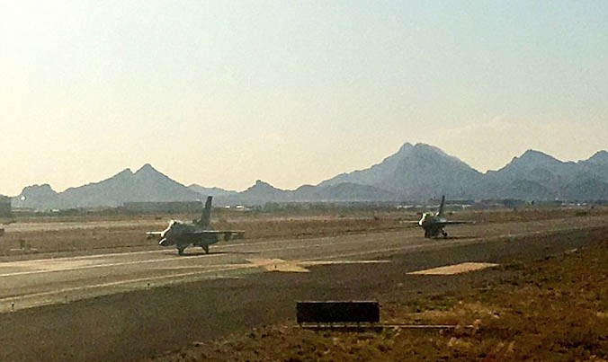 Hai máy bay chiến đấu F-16. Ảnh: Dailymail.