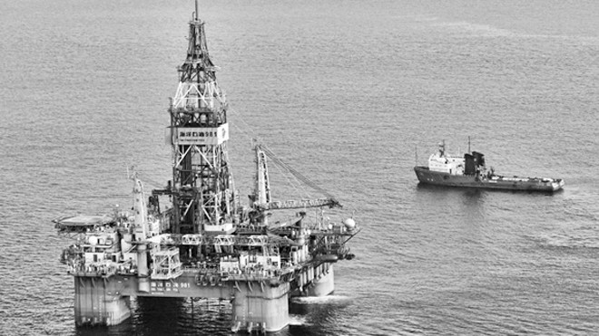  Giàn khoan Hải Dương 981 Trung Quốc hạ đặt trái phép ở vùng biển Việt Nam