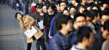 Tình trạng quan chức "ma" gây nên những hậu quả nghiêm trọng. 