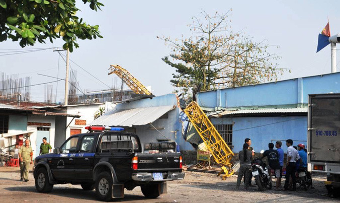 Hiện trường cần cẩu sập.