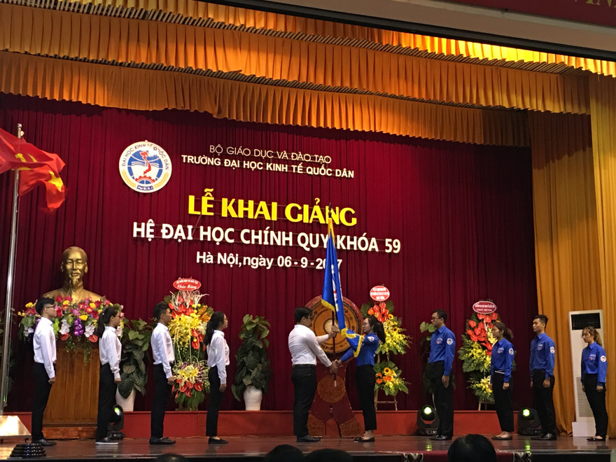 Quỹ học bổng 20 tỷ dành cho sinh viên ĐH Kinh tế quốc dân