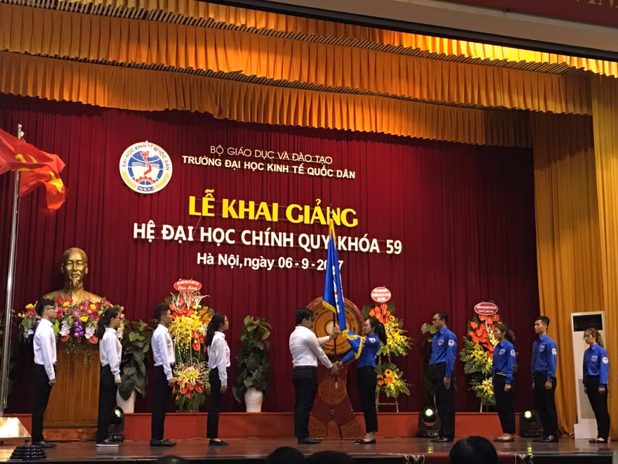Quỹ học bổng 20 tỷ dành cho sinh viên ĐH Kinh tế quốc dân