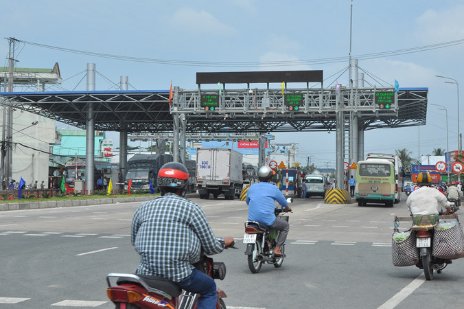 Xe qua trạm BOT Cần Thơ – Phụng Hiệp.