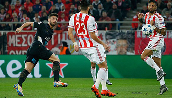 Giroud mới là cầu thủ Arsenal thứ tư lập hattrick ở Champions League, sau Thierry Henry, Nicklas Bendtner và Danny Welbeck. Ảnh: Reuters.