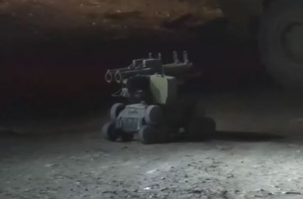 Robot súng đặc biệt được đặc nhiệm Nga sử dụng trong chiến dịch tiêu diệt thủ lĩnh IS. Ảnh: Dailymail.