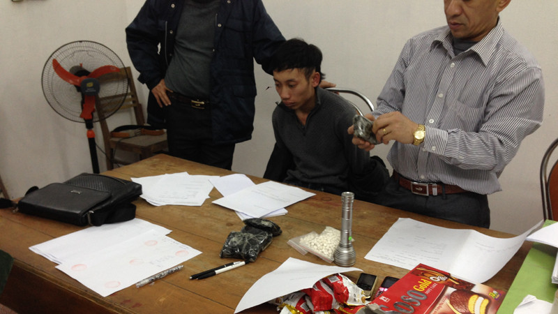 Bắt đối tượng vận chuyển gần 3.000 viên thuốc lắc