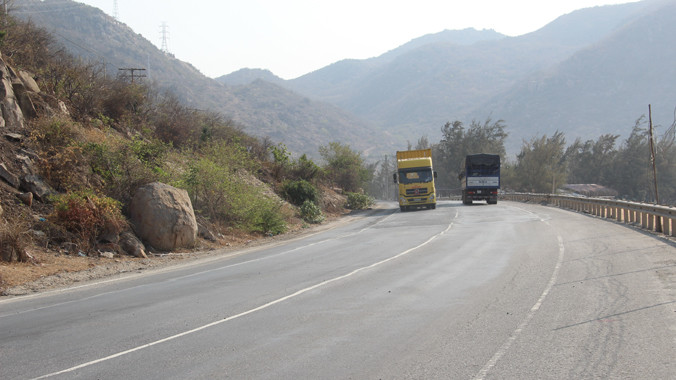 Quốc lộ 1A đoạn qua xã Vĩnh Tân, huyện Tuy Phong đã thông thoáng trở lại.